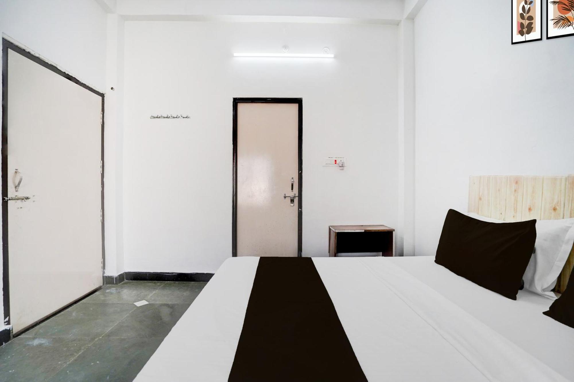 Hotel O Ramdut Palace Guest House Faizabad Экстерьер фото