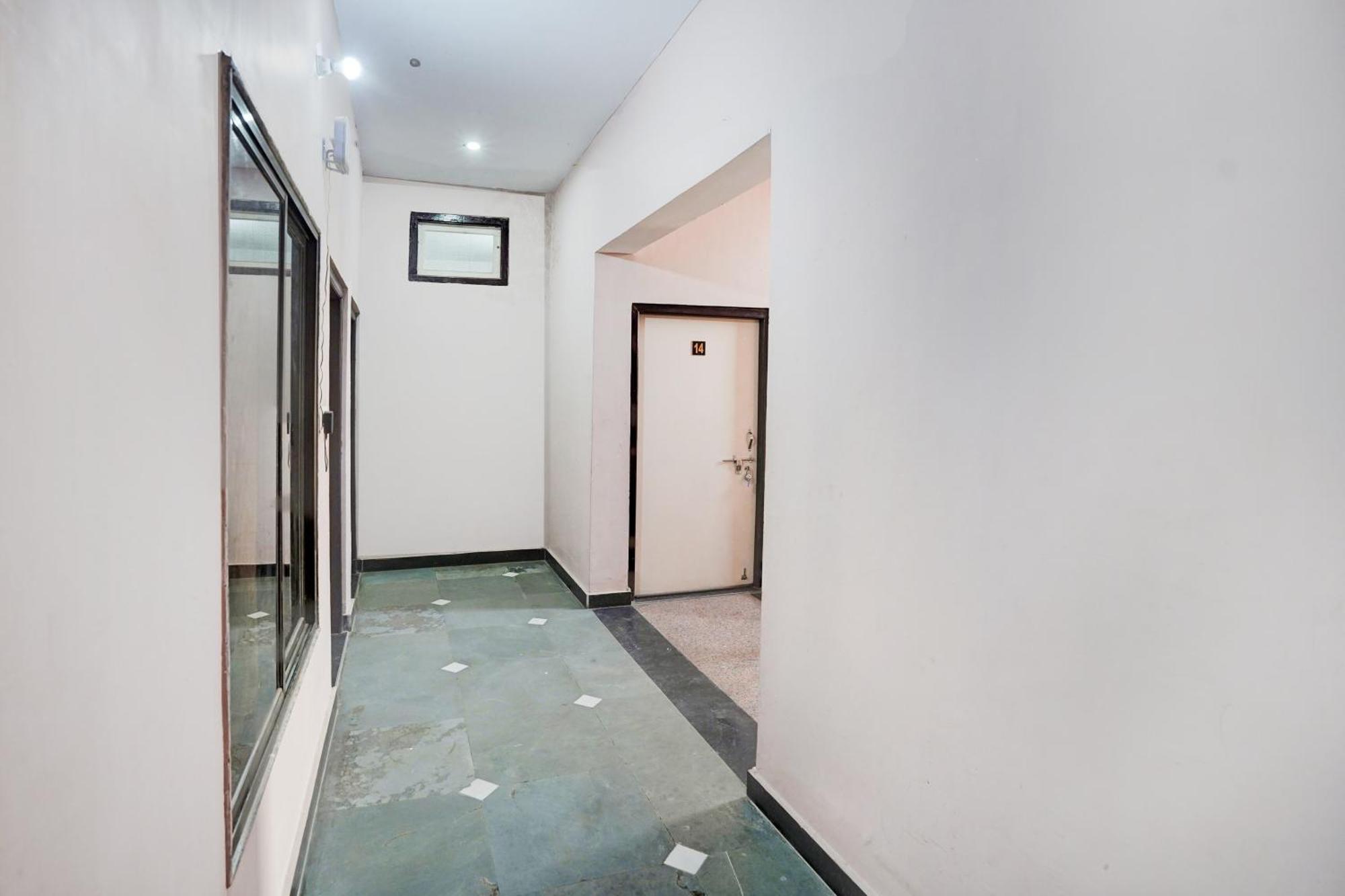 Hotel O Ramdut Palace Guest House Faizabad Экстерьер фото